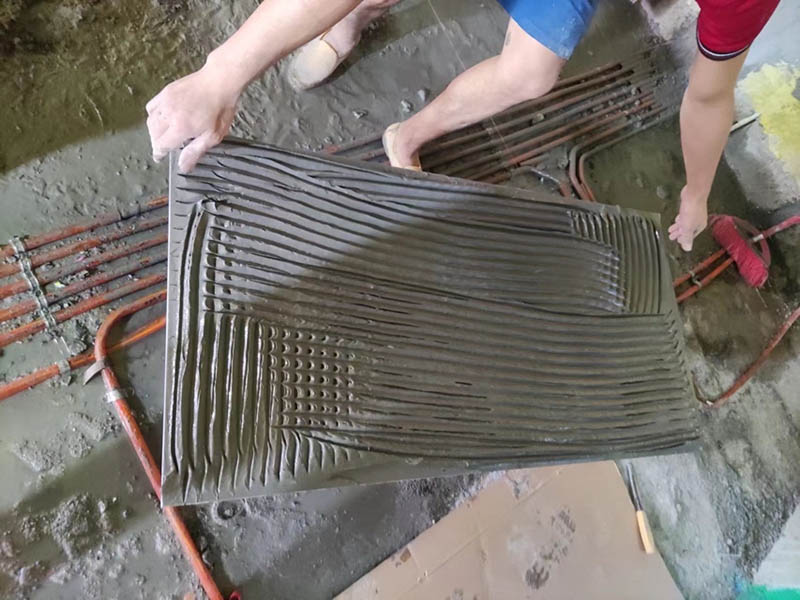 客廳地板磚鼓起來修復(fù)方法