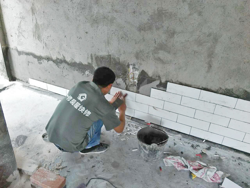 三室一廳清水房裝修,90平三室一廳的毛坯房簡約風格裝修，費用大約多少