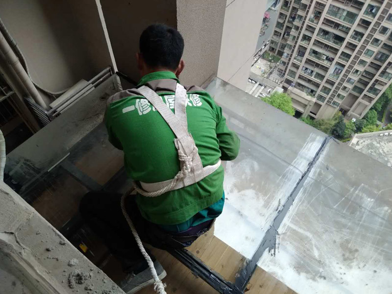 陽臺裝修風(fēng)格,北歐風(fēng)格陽臺設(shè)計,新中式風(fēng)格陽臺欣賞 /></div>
<div>先來介紹陽臺裝修公司哪家好，說起陽臺裝修公司小編推薦陽臺一修房屋快修，客戶可以到一修房屋快修官網(wǎng)在線咨詢客服關(guān)于：陽臺裝修報價、陽臺裝修風(fēng)格設(shè)計、陽臺裝修套餐、陽臺裝修方案、陽臺裝修費(fèi)用、陽臺裝修注意事項等，一修房屋快修可為陽臺業(yè)主打造整體裝修、局部裝修、維修安裝等一站式服務(wù)。</div>
<div><img src=