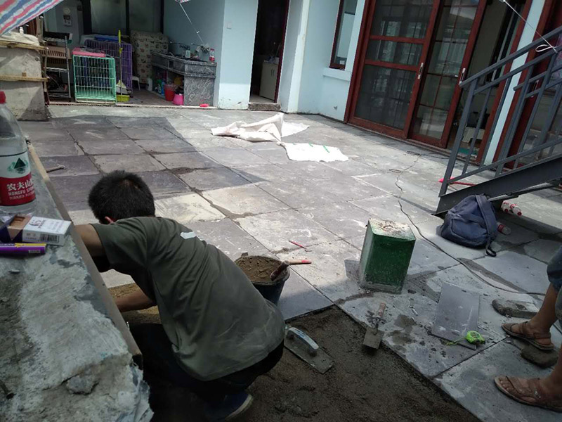 地面貼磚，地磚勾縫