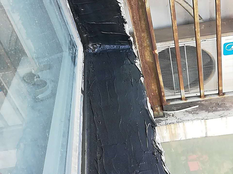 臥室局部改造：老房子裝修是工首步驟，也是最重要的步驟，就是拆改,拆除一些不必要的墻體，改造房屋結(jié)構(gòu)和水電；刮膩?zhàn)樱谝槐楣问?，硬度好，附著力好干了不容易開裂收縮，填充力好，能堵住墻體上小 眼眼，干了后就不能再出現(xiàn)小眼眼了；第二遍刮的重點(diǎn)就是找平，第三遍進(jìn)行修補(bǔ)。