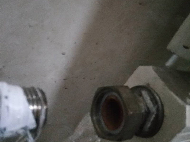 暖氣循環(huán)泵安裝:1、家用暖氣循環(huán)泵安裝前應(yīng)檢查循環(huán)泵進(jìn)出水口是否有異物堵塞； 　　2、家用暖氣循環(huán)泵裝入系統(tǒng)前應(yīng)將系統(tǒng)管道內(nèi)的雜物沖洗干凈，以免循環(huán)泵運(yùn)轉(zhuǎn)時雜物纏繞葉輪造成堵轉(zhuǎn)； 　　3、家用暖氣循環(huán)泵安裝時應(yīng)用力輕柔，請勿大力，以免損壞泵體； 　　4、家用暖氣循環(huán)泵的進(jìn)、出口都要設(shè)有由任(活接頭)，以便裝拆。 　　5、家用暖氣循環(huán)泵安全接線，連線要采用帶地線的三股線的插頭， 地線端與電機(jī)外殼聯(lián)接，以保證安全。 　　6、家用暖氣循環(huán)泵噪聲低，檢查是否轉(zhuǎn)動時，需用螺絲刀頂住耳朵細(xì)聽。 　　7、部分家用暖氣循環(huán)泵泵內(nèi)潛水轉(zhuǎn)動部分利用水潤滑，因此，請勿長時間無水運(yùn)行。