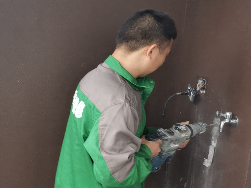 成都打孔師傅電話，墻體打孔怎么又快又好，墻面如何固定隔板