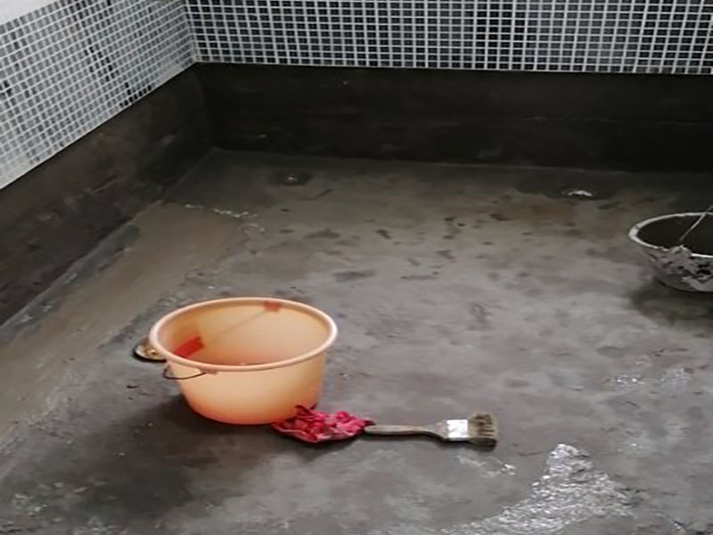 浴室防水貼磚裝修：一是墻磚應從下向上鋪貼,且一面墻不能一次貼到頂,接縫一般為1~3毫米; 二是鋪貼前要先處理墻面的平整,處理裂縫; 三是粘結材料的涂抹要中間稍高于四周,用橡膠錘敲擊表面以固定,這樣一來可以避免空氣積存于粘結層中。同時要進行水平檢測; 四是粘結材料要挑和適當,一般墻面水泥與沙比例為1:4,地面水泥與沙比例為1:32. 地面要打平。有一些土建地面是不平的,遇到這種情況大家應該把不平的地方用水泥沙漿鋪平。鋪設時可以用不同的色彩的瓷磚(較深色的)把周圍框起來,而框內的瓷磚用較淺色的。當然,廚房跟廁所的地面一定要有傾斜度,這樣是為了方便排水