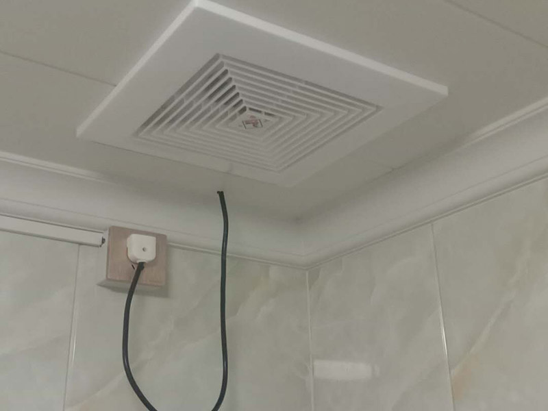 排氣扇安裝：當(dāng)直接安裝在墻壁的孔洞上，將室內(nèi)污濁空氣排往室外或從室外吸進(jìn)新鮮空氣時(shí)，應(yīng)選用百葉窗換氣扇，因此百葉窗式換氣扇又稱隔墻式換氣扇；當(dāng)需要安裝于居室、商場(chǎng)、賓館、辦公室及娛樂場(chǎng)所的玻璃門窗上時(shí)，應(yīng)選用櫥窗式換氣扇；當(dāng)需要安裝換氣扇的場(chǎng)所裝有天花板，而且天花板上有直接排往外部窨的出風(fēng)口時(shí)，可選用天花板式或管道式換氣扇；當(dāng)安裝換氣扇的地方裝有天花板，且天花板止方預(yù)先裝有排往室外的管道時(shí)，應(yīng)該選用管道式換氣扇，利用其較高的風(fēng)壓往外排氣。