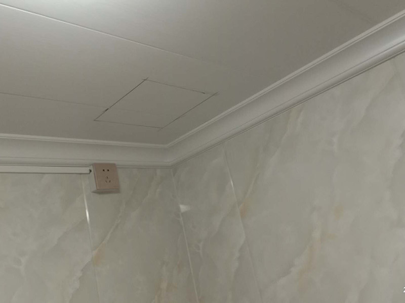 排氣扇安裝：當(dāng)直接安裝在墻壁的孔洞上，將室內(nèi)污濁空氣排往室外或從室外吸進(jìn)新鮮空氣時(shí)，應(yīng)選用百葉窗換氣扇，因此百葉窗式換氣扇又稱隔墻式換氣扇；當(dāng)需要安裝于居室、商場(chǎng)、賓館、辦公室及娛樂場(chǎng)所的玻璃門窗上時(shí)，應(yīng)選用櫥窗式換氣扇；當(dāng)需要安裝換氣扇的場(chǎng)所裝有天花板，而且天花板上有直接排往外部窨的出風(fēng)口時(shí)，可選用天花板式或管道式換氣扇；當(dāng)安裝換氣扇的地方裝有天花板，且天花板止方預(yù)先裝有排往室外的管道時(shí)，應(yīng)該選用管道式換氣扇，利用其較高的風(fēng)壓往外排氣。