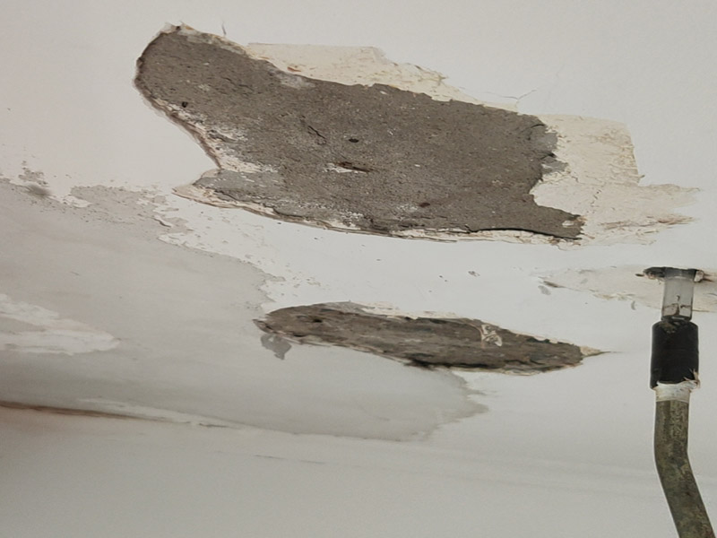 頂面墻面反水固化：1、表面處理：剛施工好的地面不要立馬涂地坪漆，地面灰塵、污漬要清理干凈；2、噴涂環(huán)氧封閉底涂料：如果地坪標(biāo)間有間隙，較為粗糙，要對(duì)地坪表面處理干凈再進(jìn)行涂抹；3、地坪漆配置：在地坪漆加入稀釋劑，使它滲透到地面內(nèi)層、增加防透性。