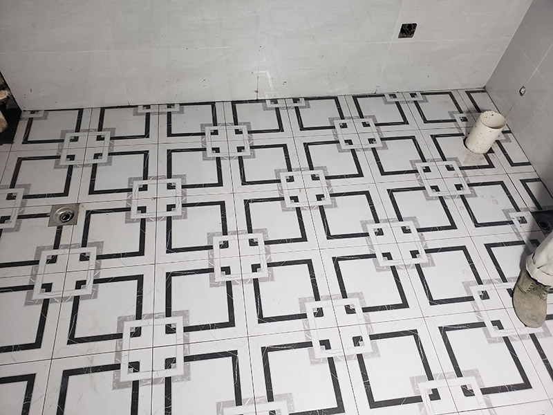 廚衛(wèi)地磚鋪貼：干鋪法是將沙子和水泥按照3：1的比例混合后兌少量的水，使水泥和沙子混合到可以用手攥成團(tuán)的黏稠度。將混合好的沙子水泥鋪在地面上，用一個(gè)平板把表面摸平。在瓷磚背面抹上黏稠度非常高的水泥，把瓷磚放到地面上，用橡皮錘敲實(shí)就完成了,主要用于地面瓷磚的鋪裝。