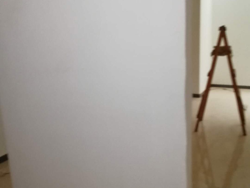 砌磚封門洞維修：裝修中封門洞就是在門上方有一個(gè)長方形的窗口，把那個(gè)封起來就是封門洞　　 老式房屋的門上方都帶氣窗，門洞總高度都在2.4-2.5m，而現(xiàn)在裝修門洞高度只留到2.1m左右，還有近40cm的高度的空洞需要封堵，這就叫門洞封堵?！　?裝修封門洞的方法一般都用石膏板，但能代替石膏板的材料也有很多。還有用紅磚砌