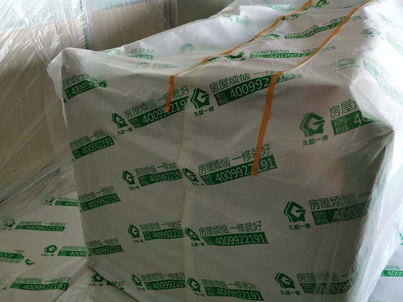 全屋家具成品保護(hù):滿(mǎn)鋪成品瓦楞紙板，再用干凈彩條布滿(mǎn)鋪在普通石膏板上，在彩條布交接處及轉(zhuǎn)角處用膠帶固定，也可選用木芯板或三夾板。材料選用視上人、車(chē)情況而定。 用原門(mén)框保護(hù)膜，或者多層板或密度板，報(bào)紙，美紋紙保護(hù)。