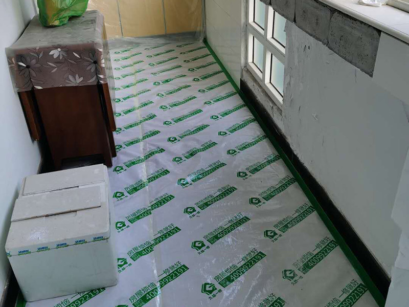 全屋家具成品保護(hù):滿(mǎn)鋪成品瓦楞紙板，再用干凈彩條布滿(mǎn)鋪在普通石膏板上，在彩條布交接處及轉(zhuǎn)角處用膠帶固定，也可選用木芯板或三夾板。材料選用視上人、車(chē)情況而定。 用原門(mén)框保護(hù)膜，或者多層板或密度板，報(bào)紙，美紋紙保護(hù)。