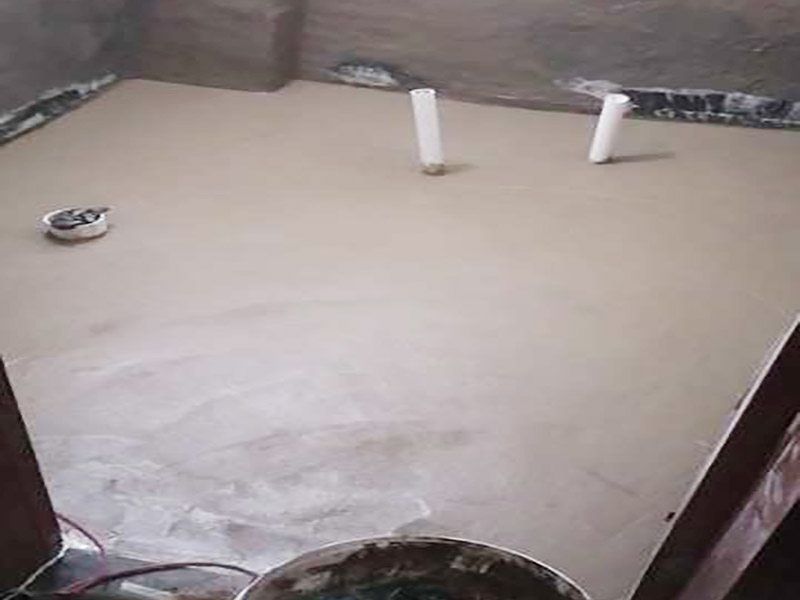 衛(wèi)生間貼磚裝修：先將所需材料準備好，然后將水泥與建筑膠混合拌勻，用鏟刀將其鏟到地面刮平再將瓷磚鋪上刀壓實，這樣按照這樣的方式自上而下或自左而右來進行貼磚即可。 衛(wèi)生間在進行貼瓷磚時，首先要注意的就是防水方面的問題。因此，必須要在鋪磚之前就把衛(wèi)生間墻面與地面的防水做好，這樣就能避免鋪磚之后出現(xiàn)滲水漏水的現(xiàn)象。 貼磚過程中不要為了防水就把瓷磚縫隙留的太小，這樣很容易導(dǎo)致瓷磚熱脹冷縮，最好將瓷磚擠壞，到時候再想貼瓷磚就非常困難了。 瓷磚在使用之前泡水是為了在鋪貼過程中，它的粘度會更加牢固，但要注意有些商家是允許剩余的瓷磚可以退款的，但是如果是泡水了的話，就不能退了，所以不要將所有的瓷磚都泡水。