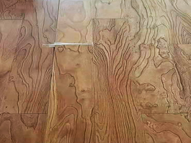 木地板維修翻新：把地板裂縫中的灰塵清理干凈，裂縫周邊貼上美紋紙。用注射器把安環(huán)密封膠填滿裂縫，用刮板刮平，美紋紙揭掉。修補材料固化后，一定要有彈性，室內(nèi)溫度變化裂縫大小會變化；固化后會因裂縫漲縮產(chǎn)生脫落或開裂不能防塵。