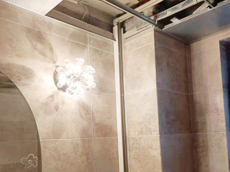 明管安裝維修：第一步是測量，確定線管和一級配電箱的固定點位。第二步是加工我們所需要的線管。第三步是線管的安裝和固定。第四步是管路進入線盒或者是線盒。