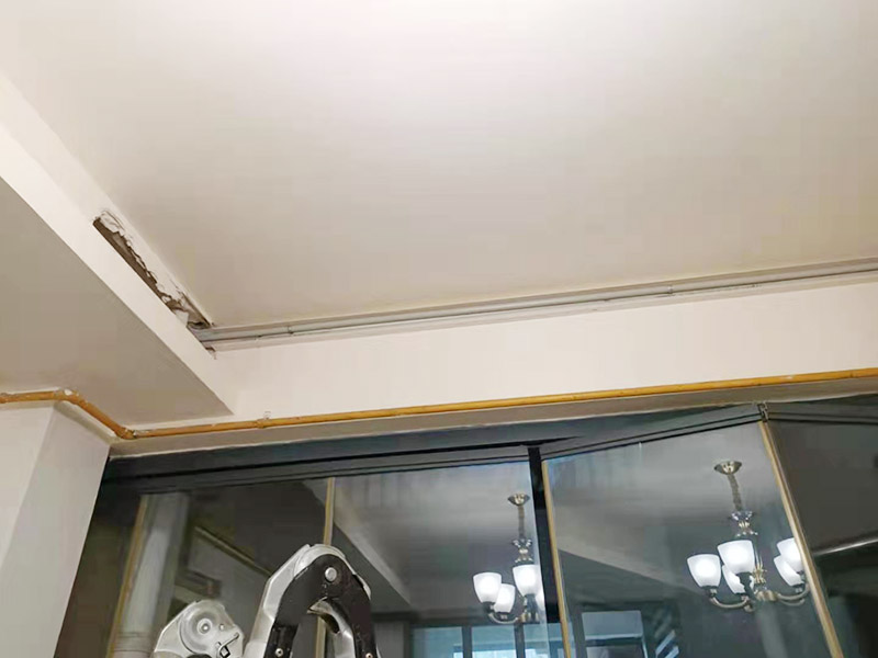 明管安裝維修：第一步是測量，確定線管和一級配電箱的固定點位。第二步是加工我們所需要的線管。第三步是線管的安裝和固定。第四步是管路進入線盒或者是線盒。