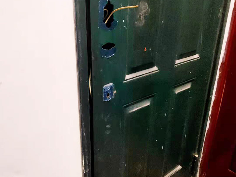 防盜門嘎吱嘎吱響怎么快速維修，上面維修安裝的師傅會怎么做