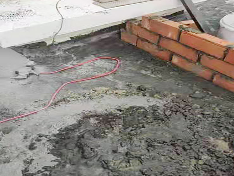 陽臺地面處理施工:防水能力差、表面比較光滑且不具備防滑能力的瓷磚，鋪裝在陽臺地面上是比較危險(xiǎn)的事情。如果特別需要在陽臺地面鋪設(shè)瓷磚的話，建議盡量選用亞光面、光線反射率較低、同時(shí)具有防凍、防水、防滑等特點(diǎn)的瓷磚進(jìn)行陽臺的地面鋪設(shè)。 　