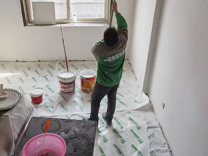 辦公室墻面刷乳膠漆:首先應(yīng)將墻面上的雜質(zhì)清理干凈，確定墻面無(wú)雜質(zhì)后開(kāi)始刮膩?zhàn)?，并用砂紙將墻面打磨平整，接著開(kāi)始涂刷底漆，涂刷時(shí)需確保墻面每個(gè)角落都涂到，上完底漆后，將墻面的坑眼打磨平整，最后涂刷面漆，涂刷后的十天內(nèi)，不得接觸或擦洗墻面。