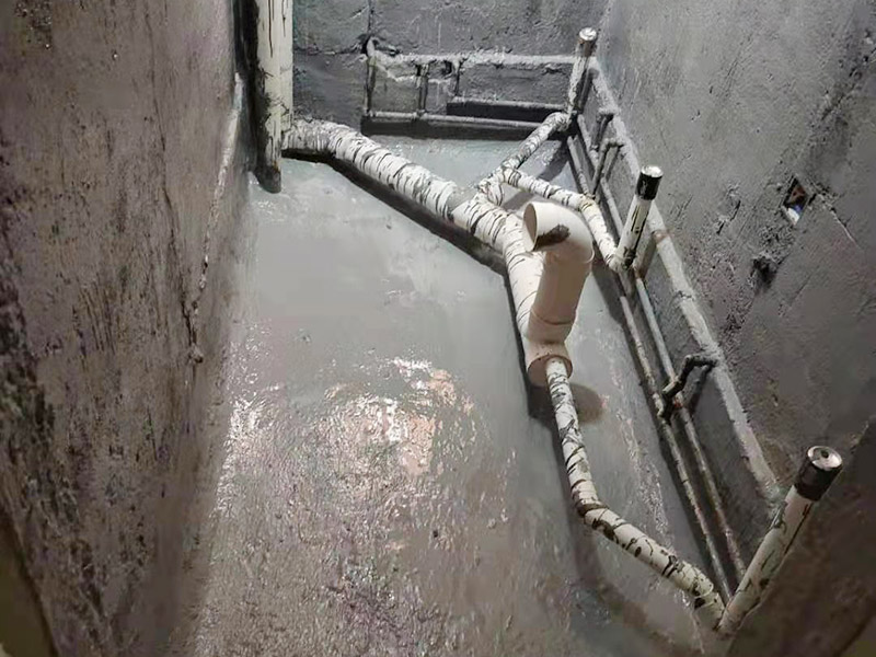衛(wèi)生間防水貼磚維修：先做墻面防水&rarr;貼墻磚&rarr;再做地面防水2－3遍&rarr;固化期5－7天&rarr;閉水實(shí)驗(yàn)合格&rarr;地面做水泥砂漿保護(hù)層&rarr;貼地磚。都是在地面用水泥砂漿找平一次，等它干透后再做防水。一般的防水施工要做2到3遍，而且防水的順序也是有講究的，比如，要先做完墻面防水再貼墻磚，其次才可以做地面防水，再貼地磚。
