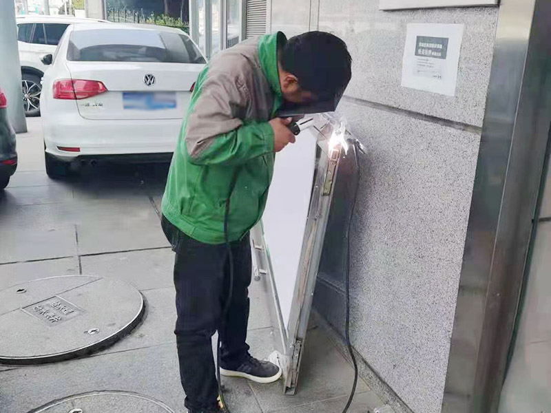 家具木門被踢壞了，若要自己動手進(jìn)行家具木門維修要用到哪些工具