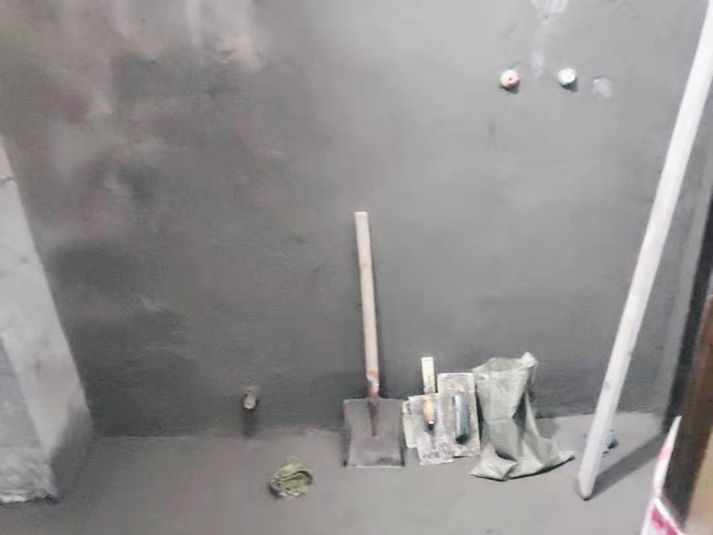 衛(wèi)生間墻埋線管找平：基層處理&rarr;找標(biāo)高、彈線&rarr;灑水濕潤&rarr;抹灰餅和標(biāo)筋&rarr;攪拌砂漿&rarr;刷水泥漿結(jié)合層&rarr;鋪水泥砂漿面層&rarr;木抹子搓平&rarr;鐵抹子壓第一遍&rarr;第二遍壓光&rarr;第三遍壓光&rarr;養(yǎng)護(hù)。  將基層上的灰塵掃掉，用鋼絲刷和鏨子刷凈、剔掉灰漿皮和灰渣層，用10%的火堿水溶液刷掉基層上的油污，并用清水及時(shí)將堿液沖凈。 根據(jù)墻上的 1000mm水平線，往下量測出面層標(biāo)高，并彈在墻上。 根據(jù)房間內(nèi)四周墻上彈的面層標(biāo)高水平線，確定面層抹灰厚度(不應(yīng)小于20mm),然后拉水平線開始抹灰餅(5cm*5cm)，橫豎間距為1.5―2.0米，灰餅上平面即為地面面層標(biāo)高。如果房間比較大，還須抹標(biāo)筋。鋪抹灰餅和標(biāo)筋的砂材料配合比均與抹地面的砂漿相同。水泥砂漿地面找平施工流程及工藝攪拌砂漿，用攪拌機(jī)進(jìn)行攪拌，顏須一致。