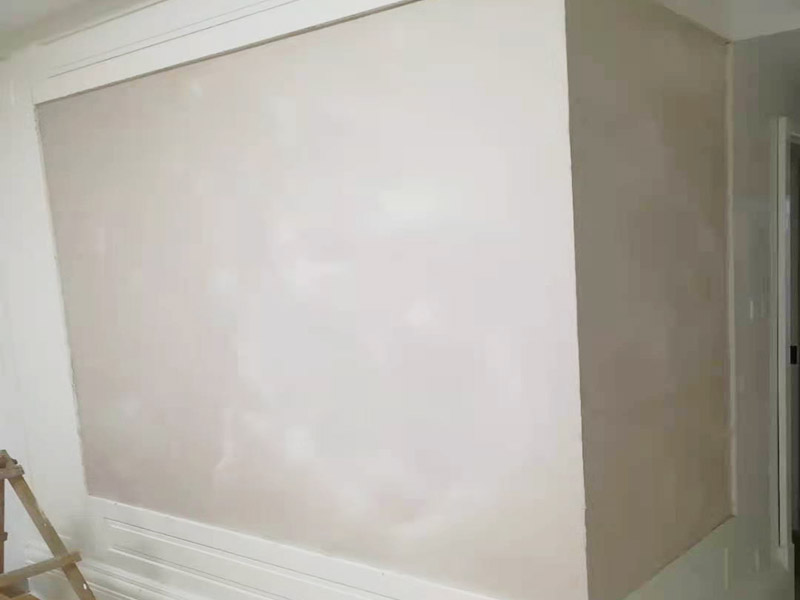 辦公室玻璃封石膏板：玻璃墻面后期做封閉處理，先把需要封閉的地方尺寸在木龍骨上做好好標記，然后切割木龍骨、石膏板固定在玻璃周圍，打膠封邊再掛膩子找平，后面就與墻面粉刷差不多了。