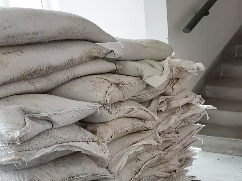 衛(wèi)生間拆除，材料入場