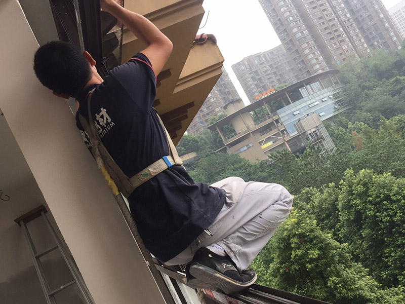 不知窗戶維修找誰，電話約上門修窗戶還能提前知道窗戶維修多少錢