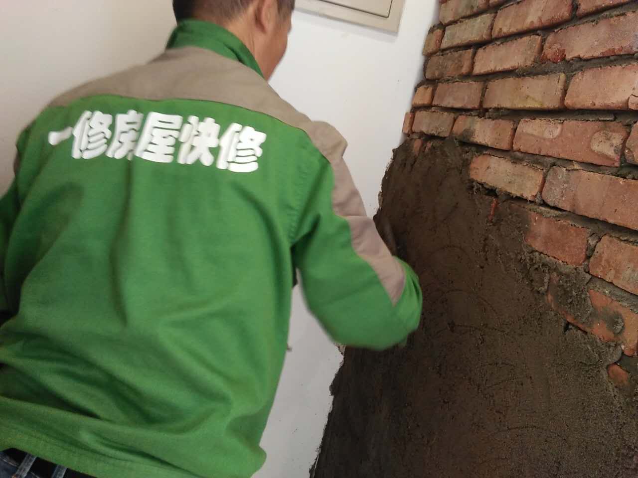 告別塵土飛揚(yáng)，一修房屋快修為您展現(xiàn)泥瓦工新面貌