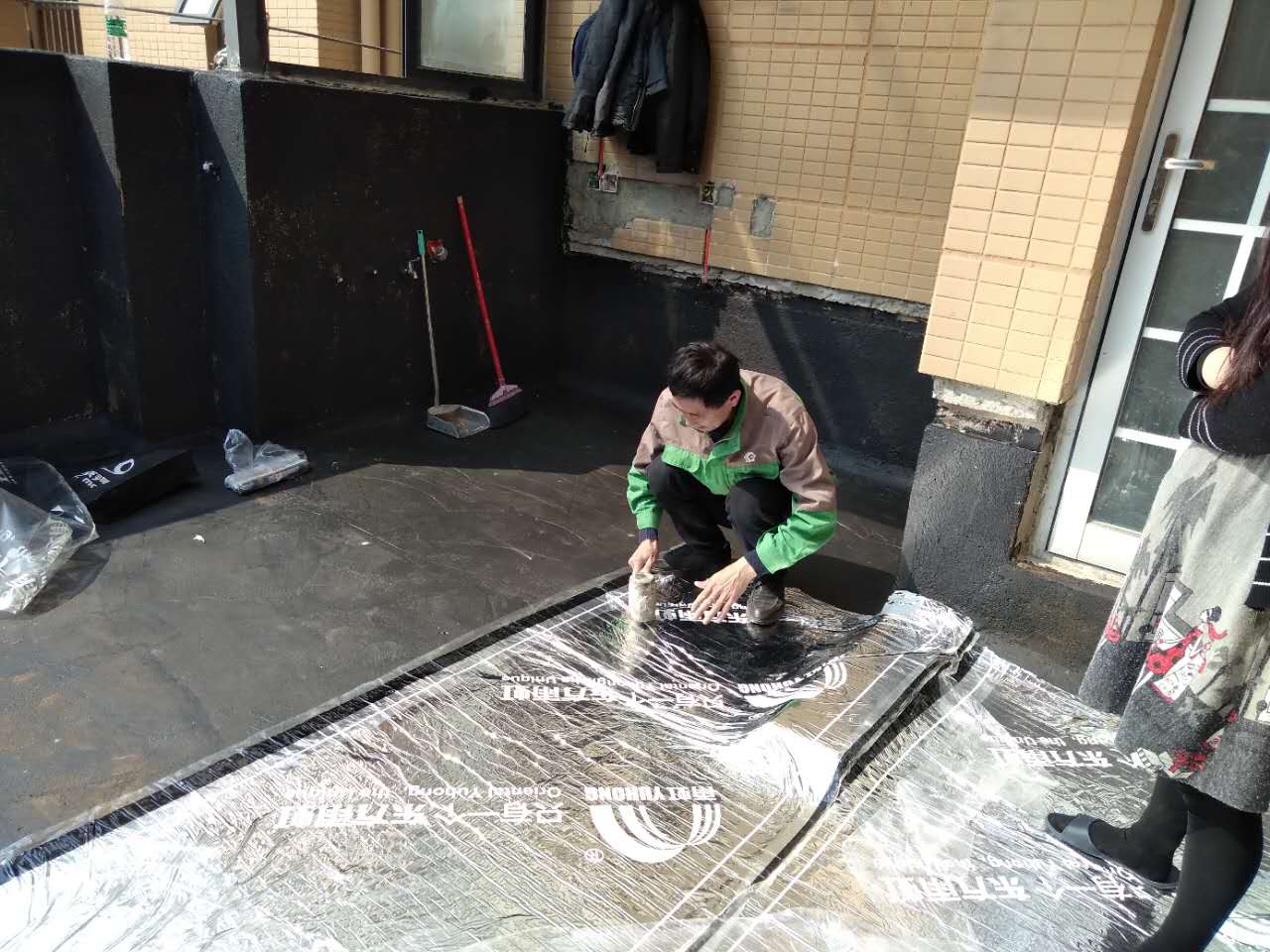 唐山樓頂防水補(bǔ)漏，樓頂專業(yè)防水補(bǔ)漏應(yīng)該如何實(shí)施