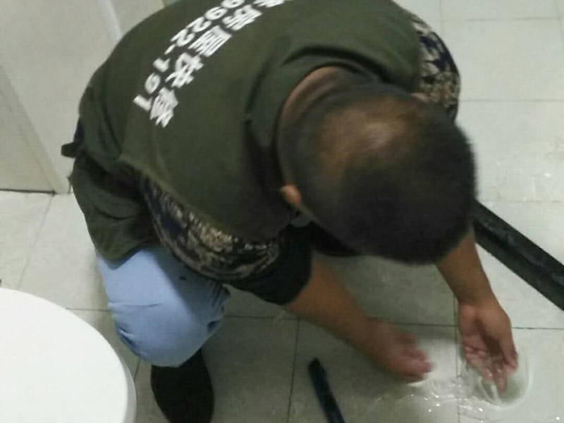 武漢廁所漏水不敲磚怎么處理，武漢廁所漏水找哪家公司好