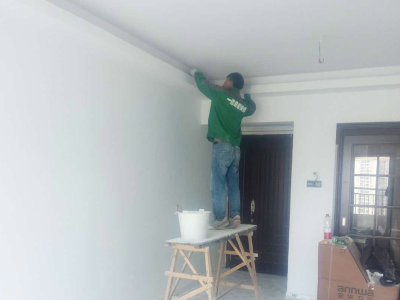 福州粉刷墻壁要注意什么，福州粉刷墻壁后又起皮發(fā)霉開(kāi)裂怎么辦