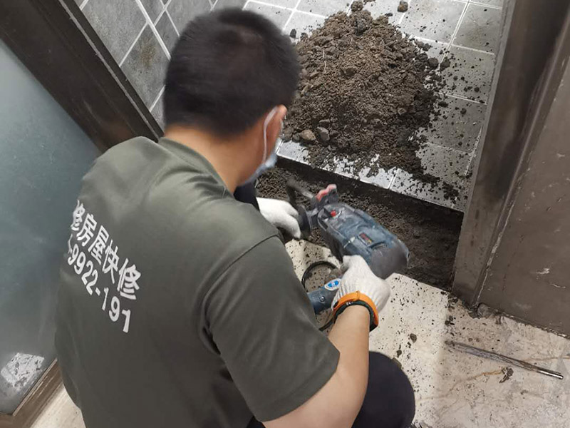 成都廚房翻新瓷磚不想敲怎么辦，廚房老瓷磚不拆怎么翻新