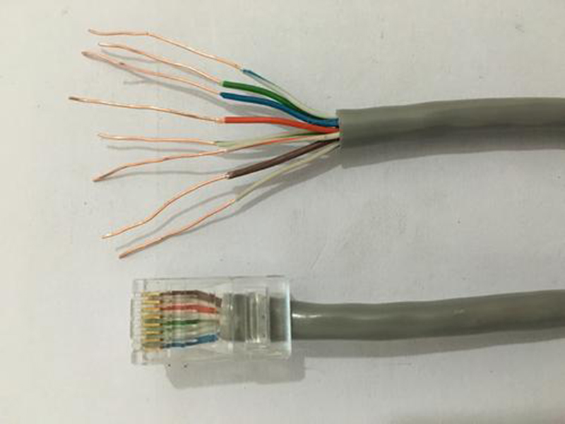 更換墻內(nèi)網(wǎng)線有技巧，兩人配合效率高，換線高手哪里找