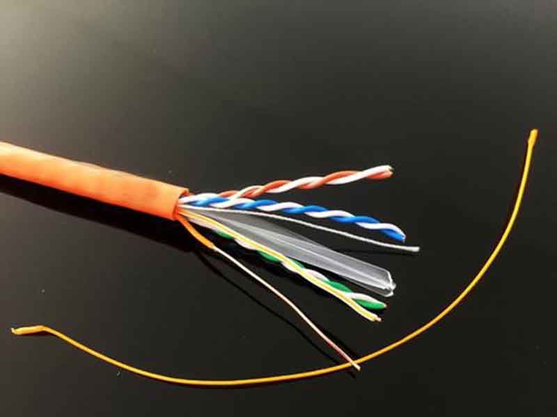 更換墻內(nèi)網(wǎng)線有技巧，兩人配合效率高，換線高手哪里找