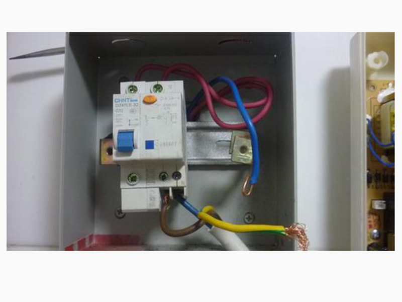 跳閘了怎么恢復(fù)用電，直接推上去是沒有用的，這樣處理更方便哦