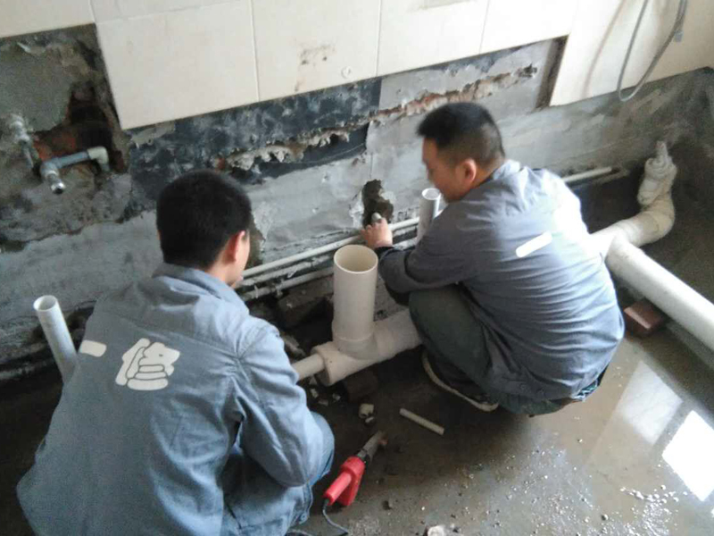 排水管安裝要點(diǎn)，管道粘接前應(yīng)對(duì)承插口