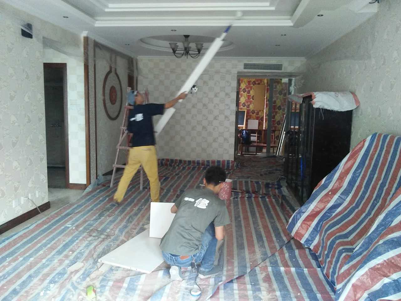 一修地板鋪貼、馬桶返臭維修、天花板翻