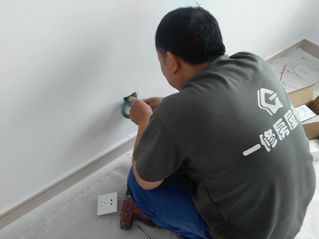 一修墻面鼓包維修、局部找平、陽臺(tái)漏水