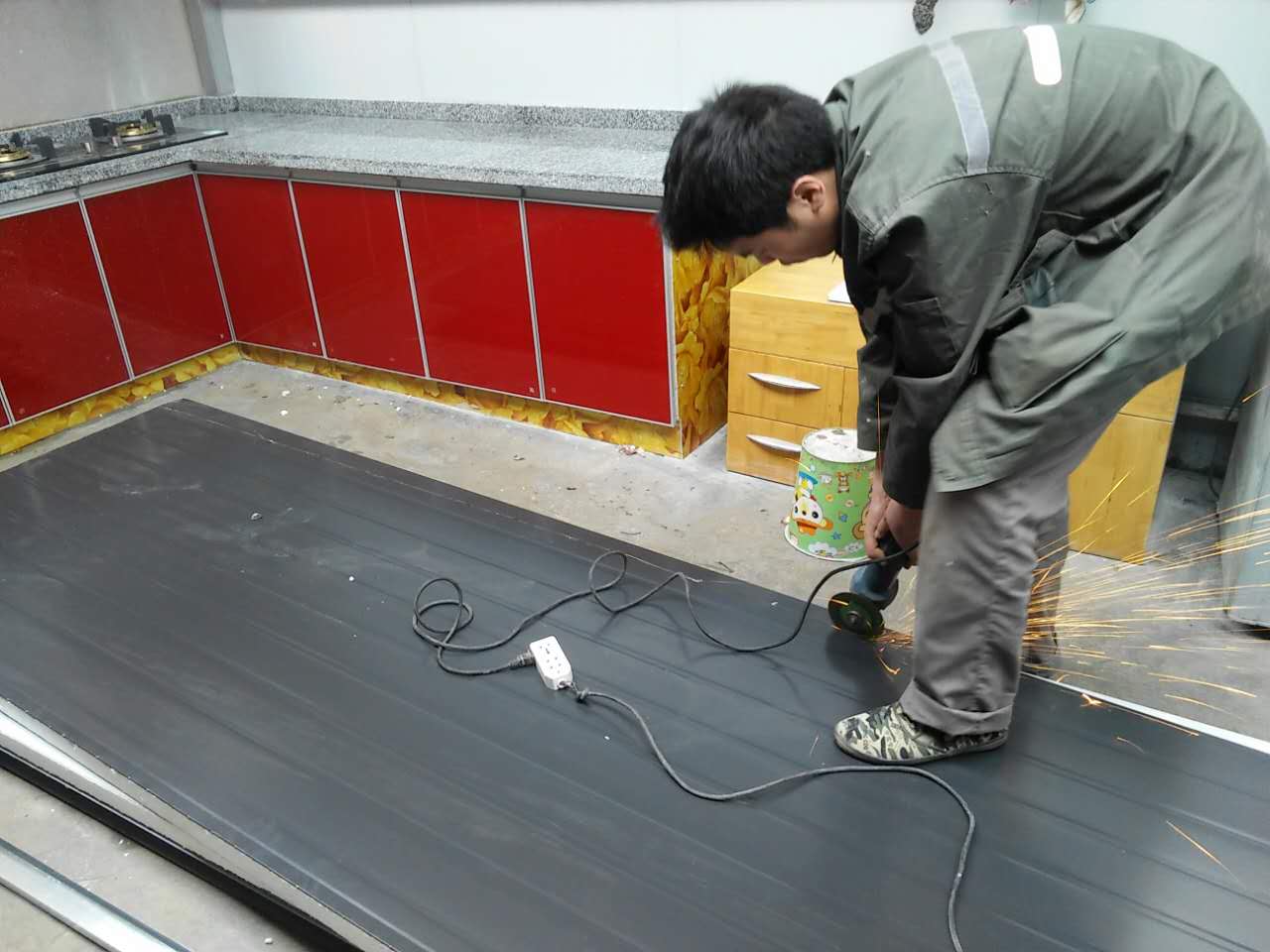 吊柜安裝規(guī)范是什么，吊柜安裝工藝及注