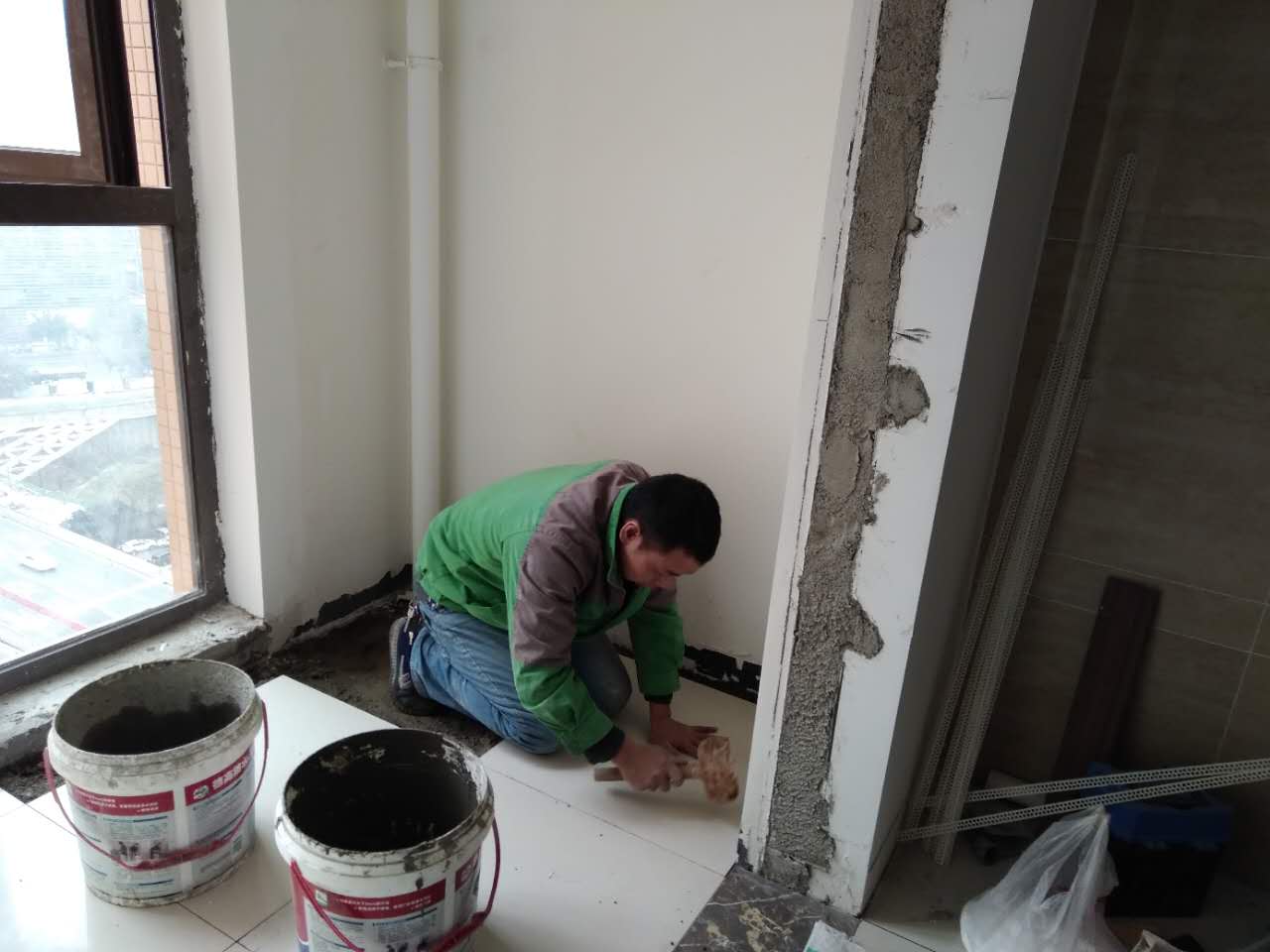 陽臺(tái)裝修到底要不要貼磚，陽臺(tái)貼磚有哪