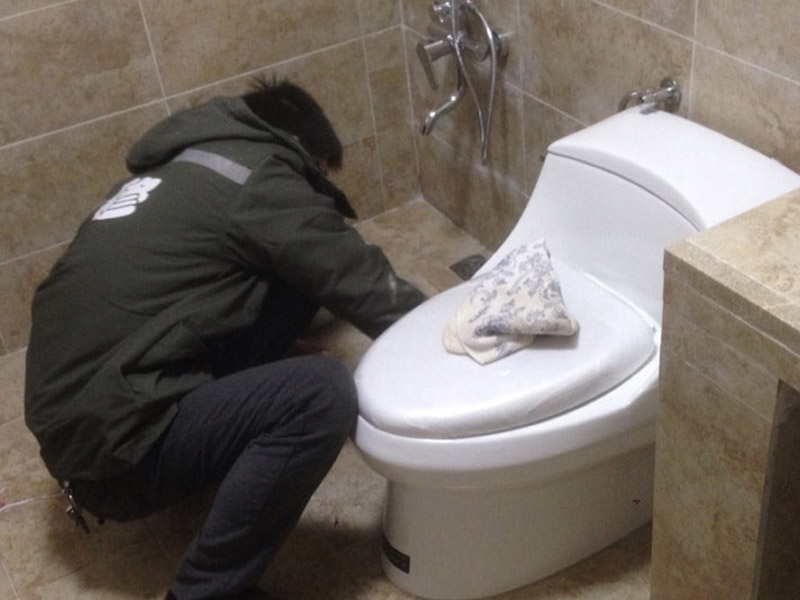 側(cè)馬桶排污管這樣安裝，密封安裝才能做