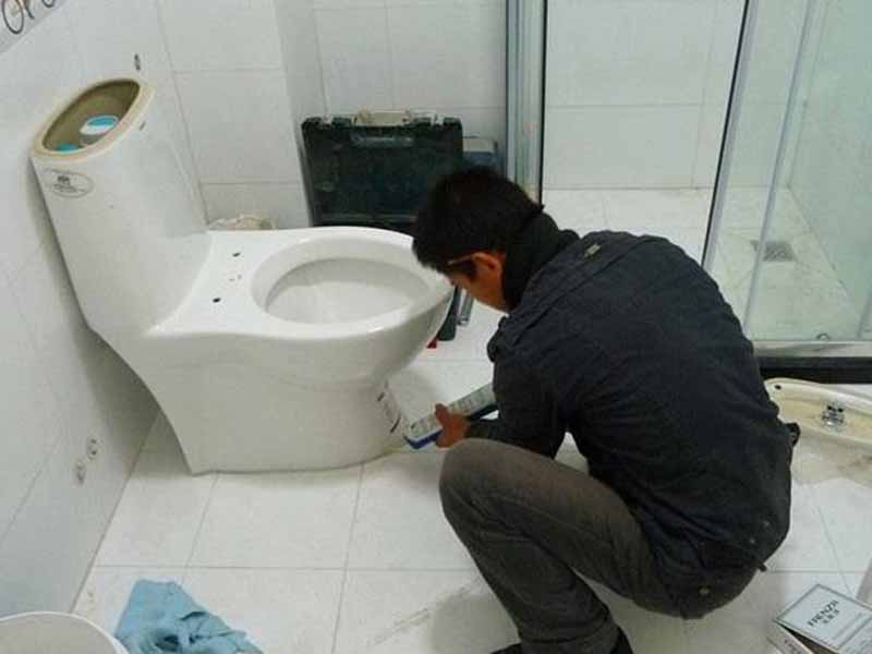 疏通馬桶廁所堵了怎么做？來看看專業(yè)師