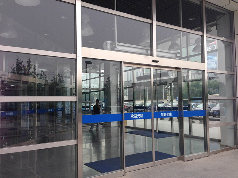 維修個(gè)玻璃門要多少錢，玻璃門壞了怎么