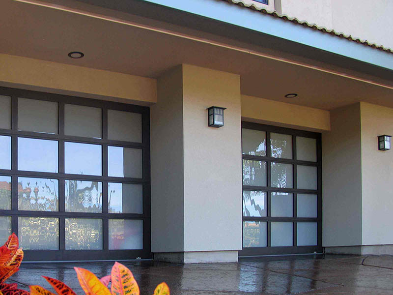 車庫門維修價(jià)格是多少，電動(dòng)車庫門維修