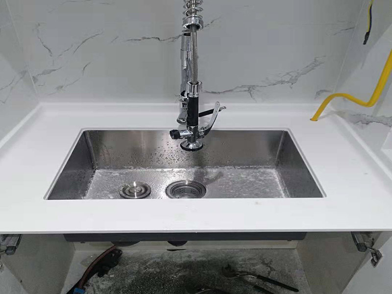 家里廚房水槽漏水哪家鄭州維修公司，鄭