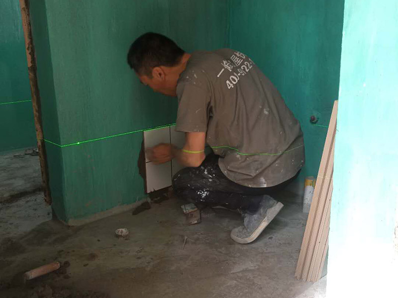 裝修鋪地磚多少錢一平方，貼瓷磚多少錢