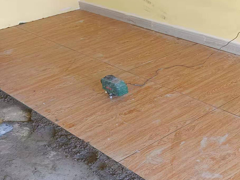 工地上料地板磚多少錢一平方，貼磚費用