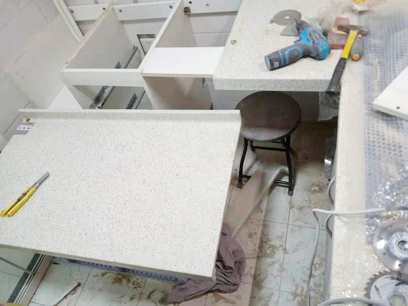 瓷磚掉瓷修復技術(shù)的出現(xiàn)，實現(xiàn)了不敲不