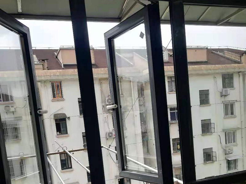 店鋪門(mén)窗修補(bǔ)更換多少錢(qián)？